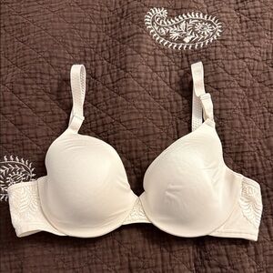 Vanity Fair Cream Lace Bra